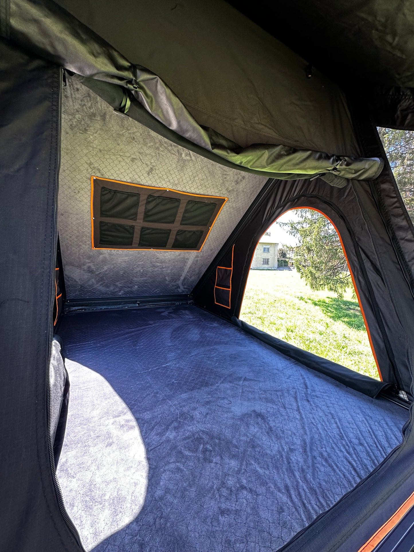 TENDA DA TETTO AUTO CARGO 130 IN ALLUMINIO ROOF TENT NERA ST01