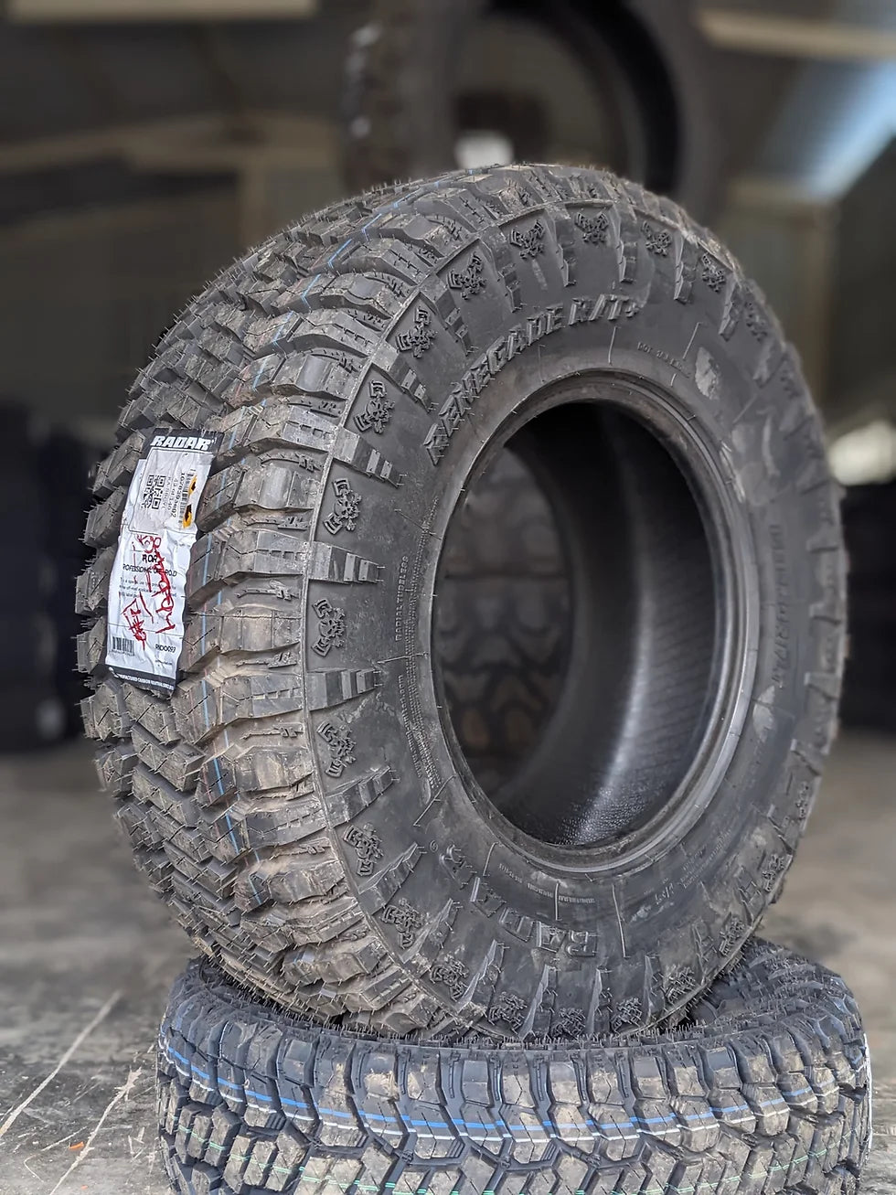 RADAR RENEGADE R/T 35 x 12.50 R17 121Q 10PR