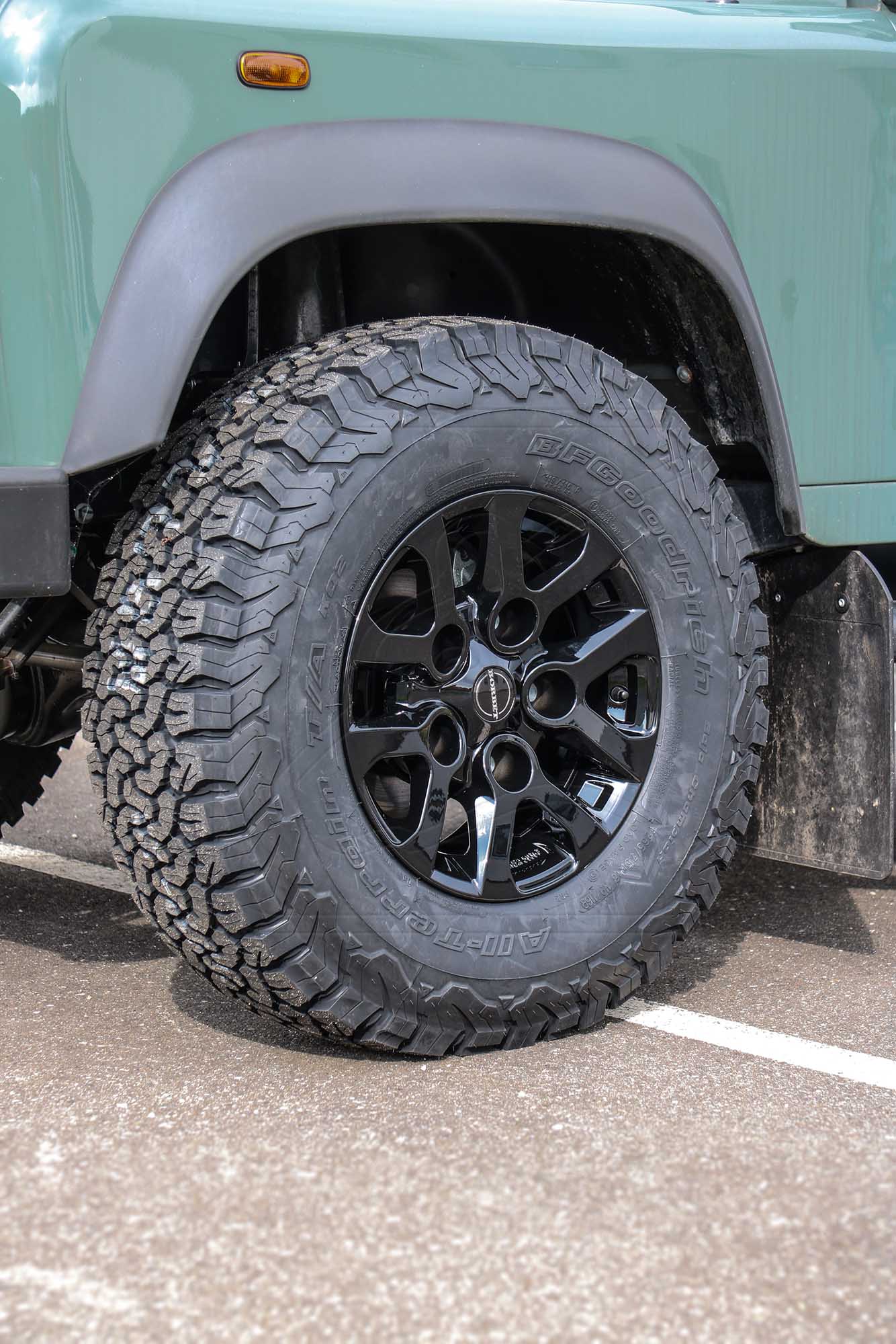 CERCHIO IN LEGA LAND ROVER DEFENDER BORBET NERO 16x8