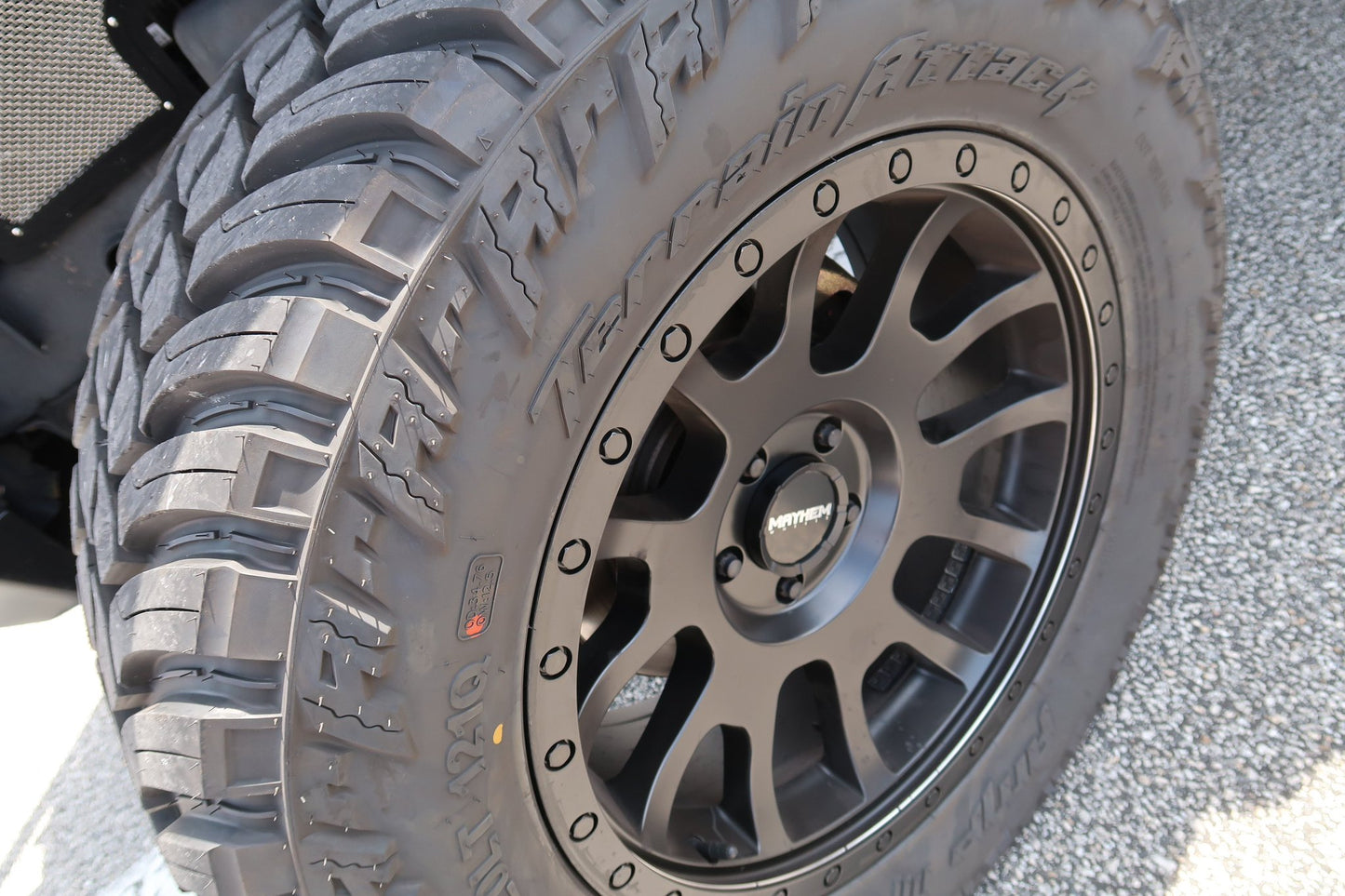 CERCHIO MAYHEM 8302 17x8.5 ET0 5x127 BLACK