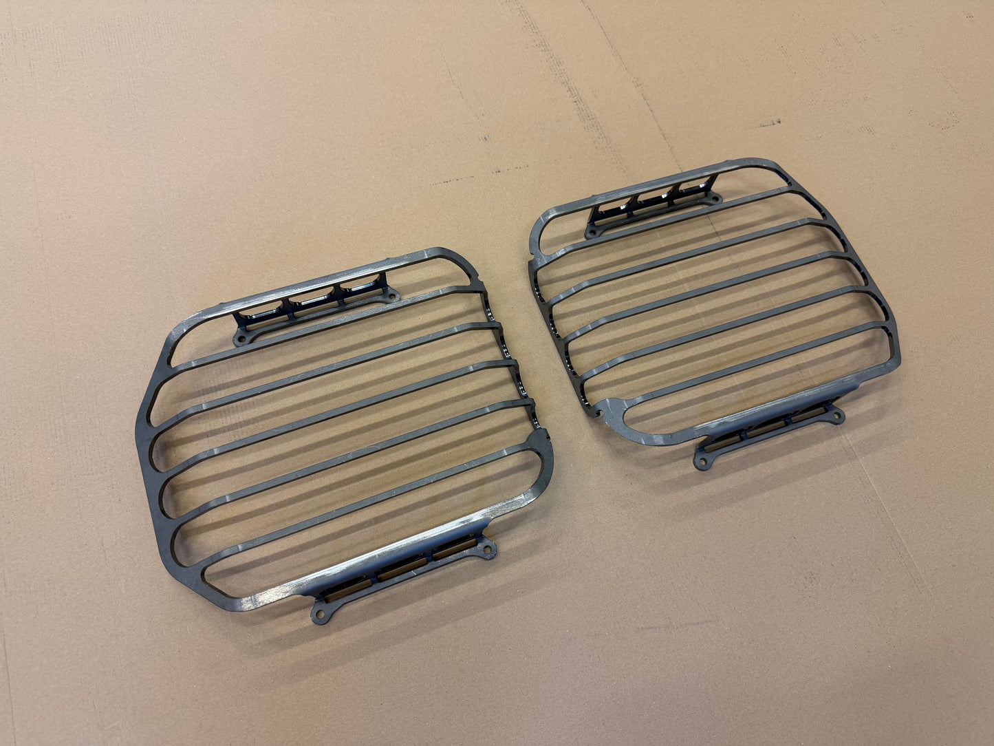 GRIGLIE FARI ANTERIORI LAND ROVER DEFENDER 90 110